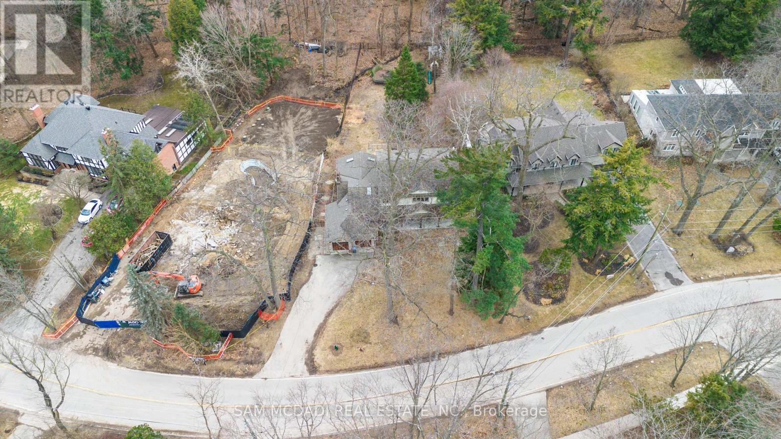Photo 37 of 690 Meadow Wood Road, Mississauga ON