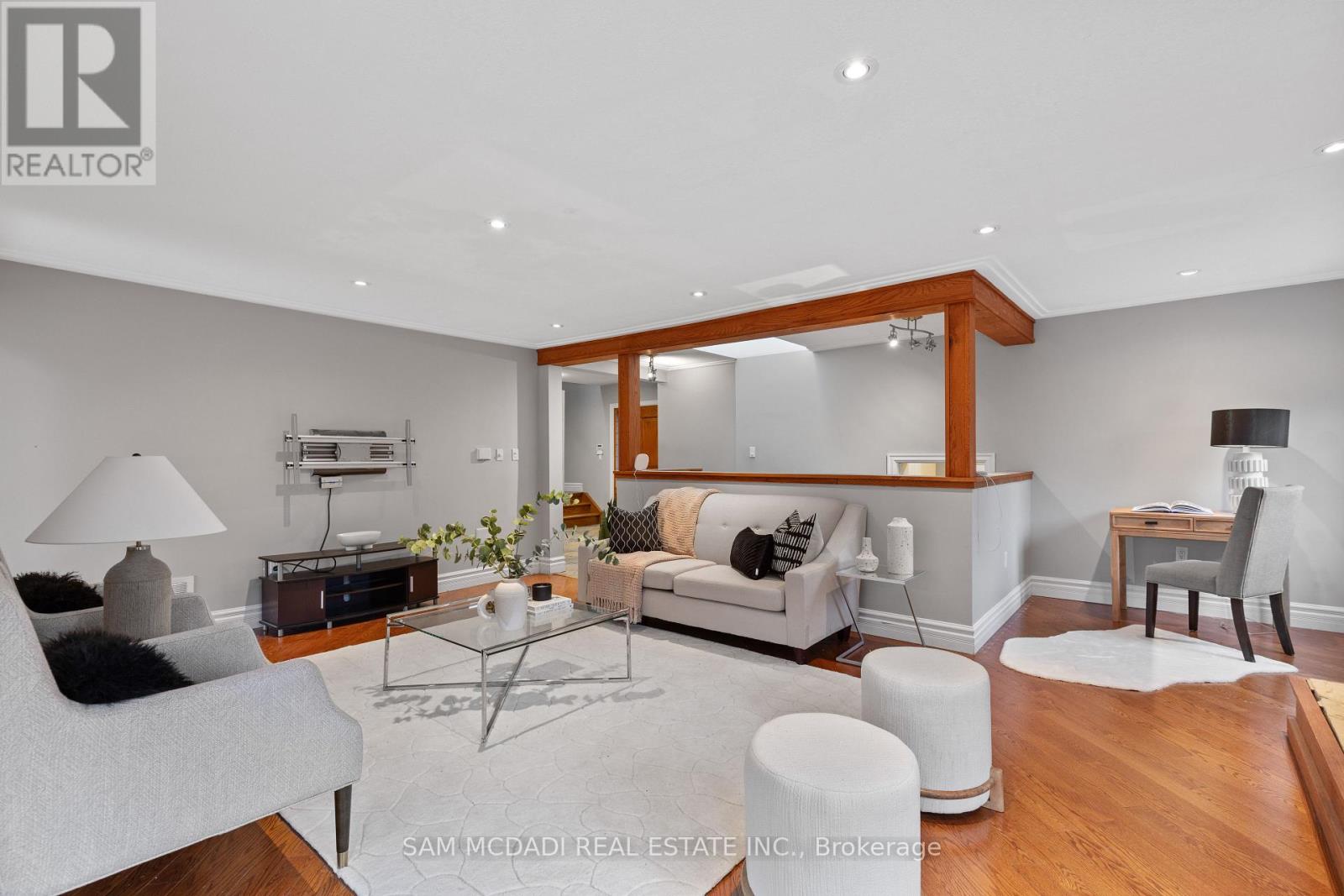Photo 7 of 690 Meadow Wood Road, Mississauga ON