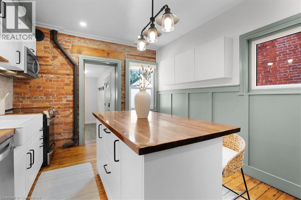 Photo 13 of 40 Emerald Street N, Hamilton ON