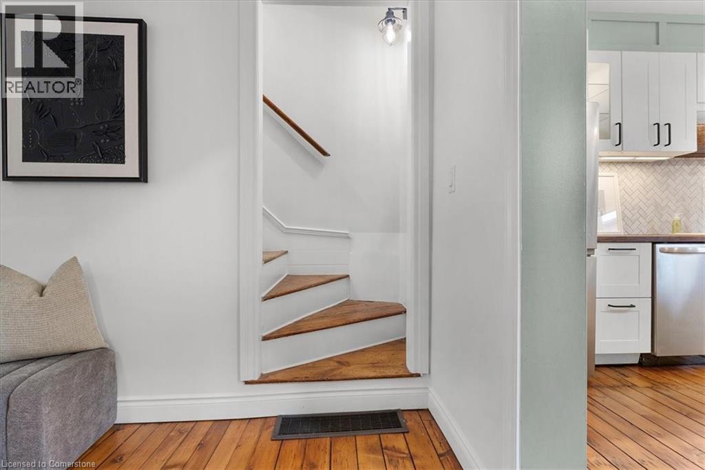 Photo 9 of 40 Emerald Street N, Hamilton ON