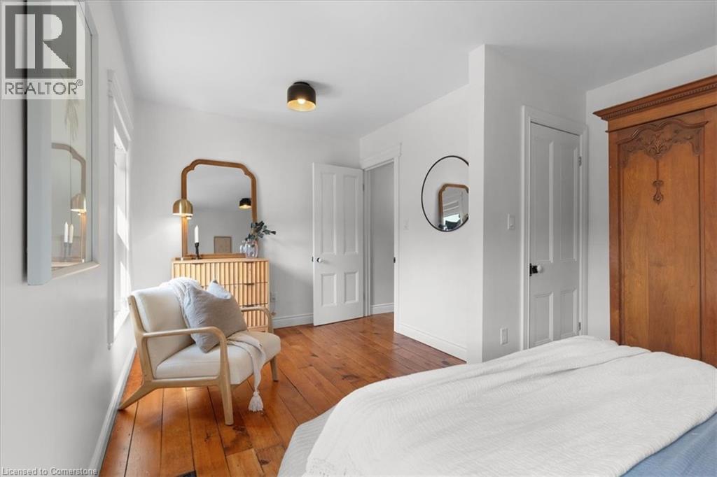 Photo 17 of 40 Emerald Street N, Hamilton ON