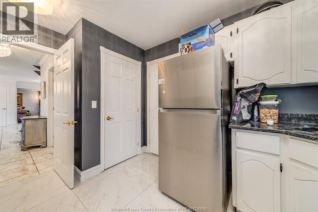 Photo 12 of 3737 Huntington Avenue, Windsor ON