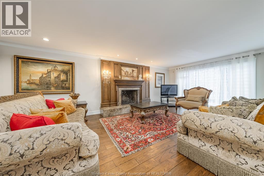 Photo 13 of 3737 Huntington Avenue, Windsor ON