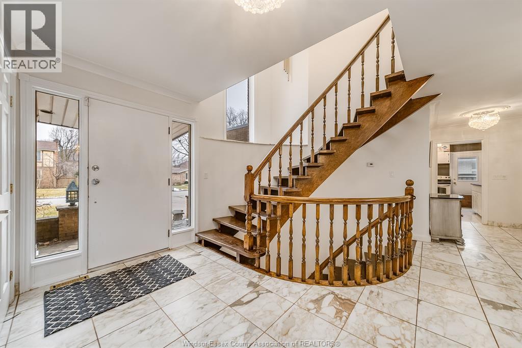 Photo 8 of 3737 Huntington Avenue, Windsor ON