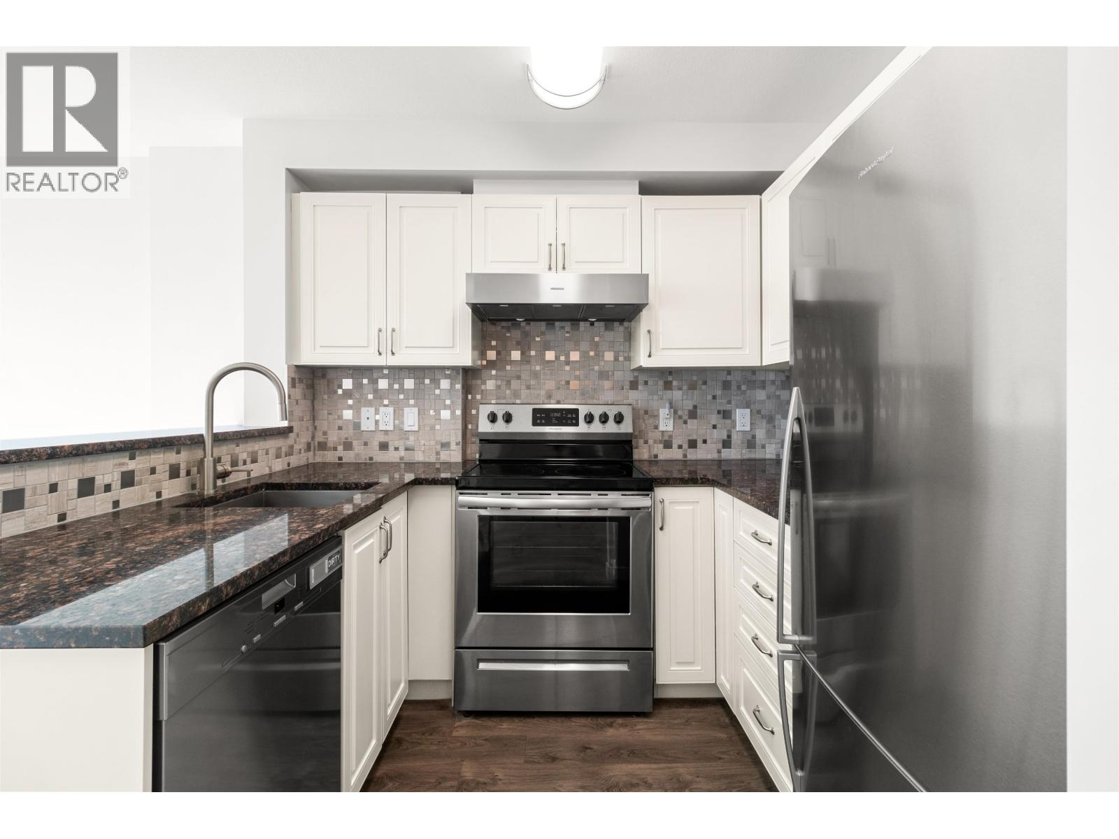 Photo 10 of 715 2799 Yew Street, Vancouver BC