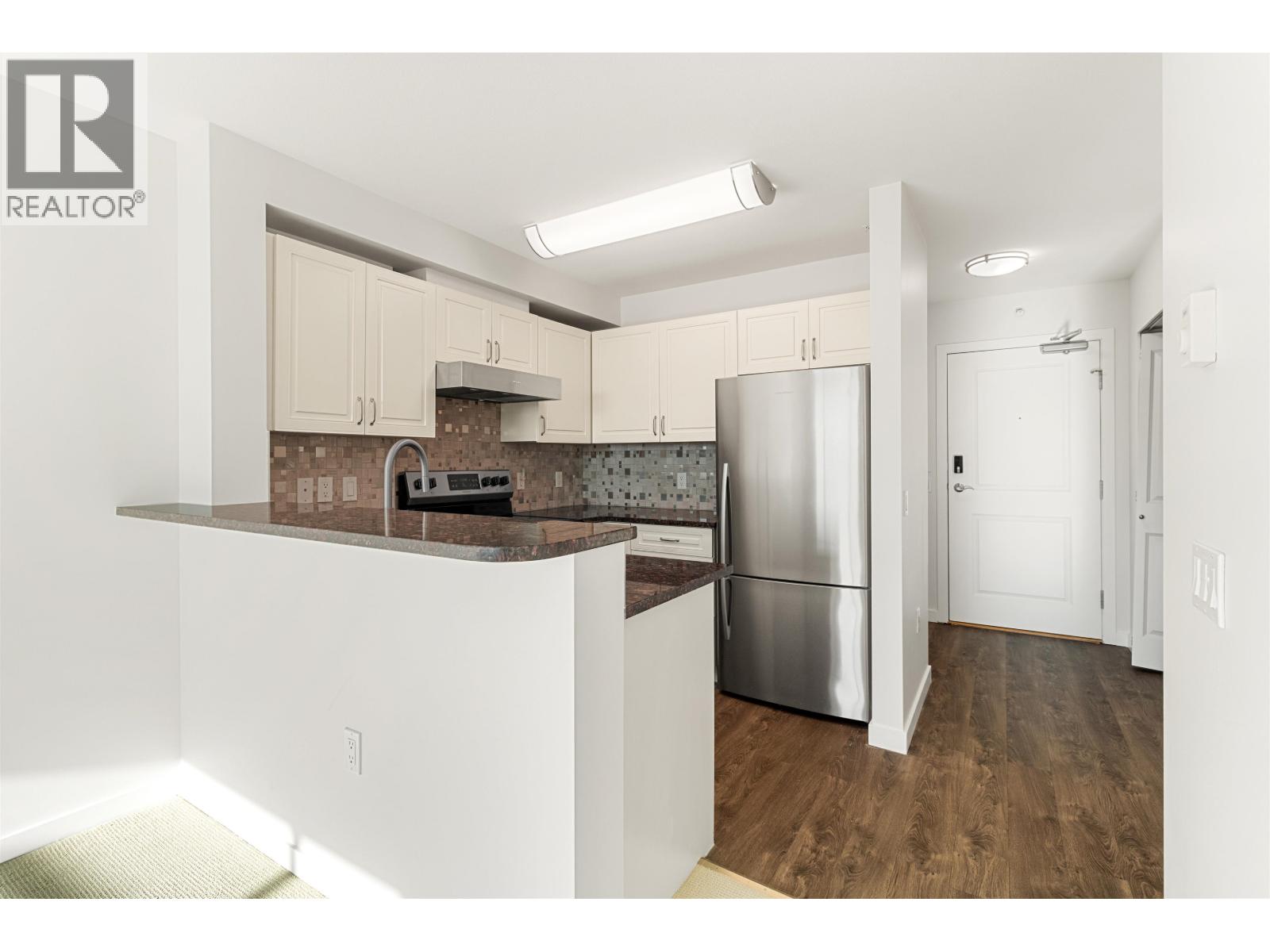 Photo 4 of 715 2799 Yew Street, Vancouver BC