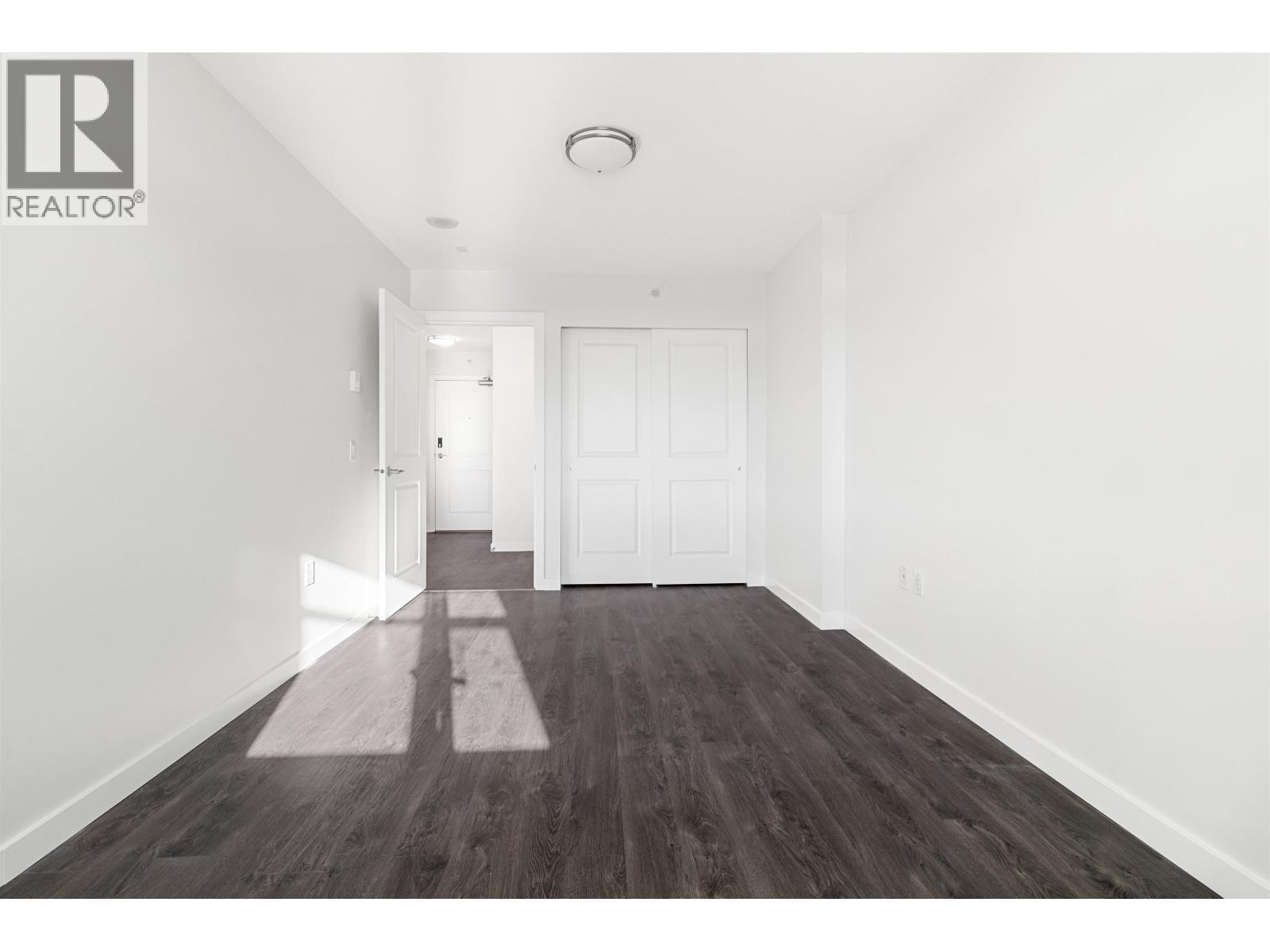 Photo 13 of 715 2799 Yew Street, Vancouver BC
