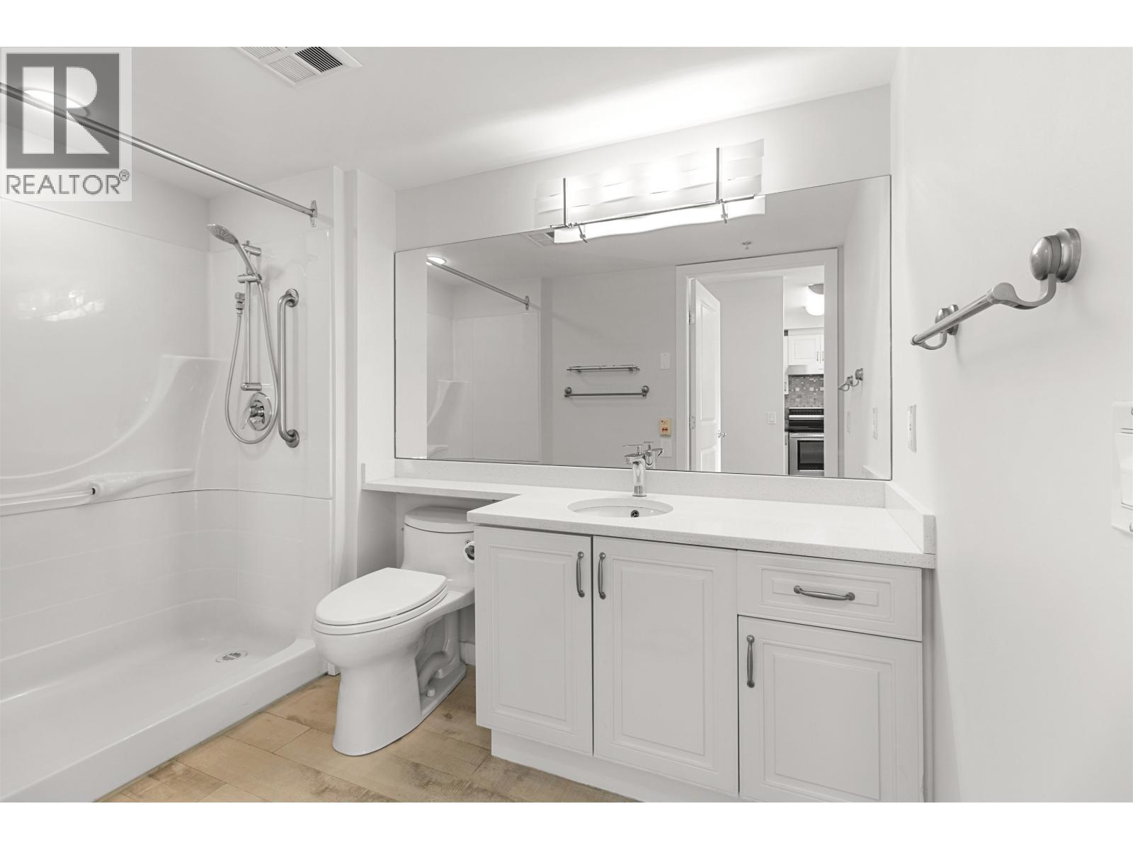 Photo 12 of 715 2799 Yew Street, Vancouver BC