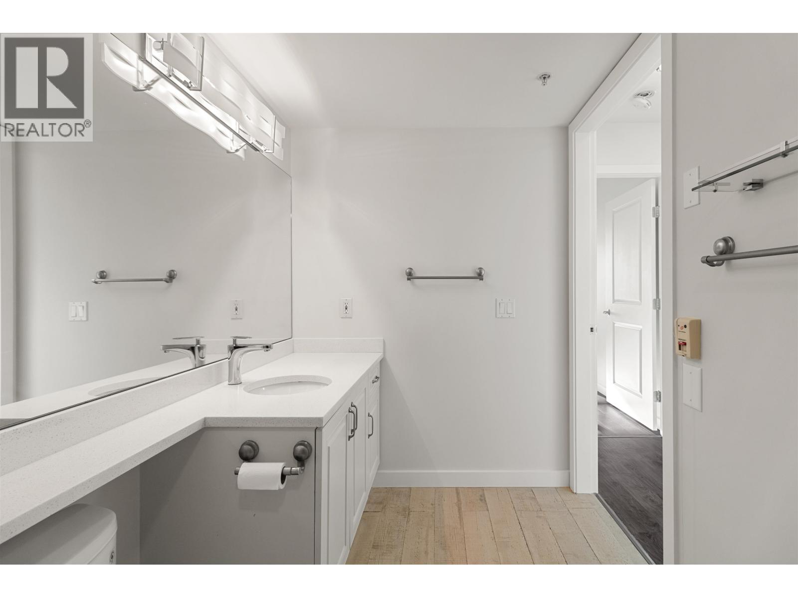 Photo 21 of 715 2799 Yew Street, Vancouver BC