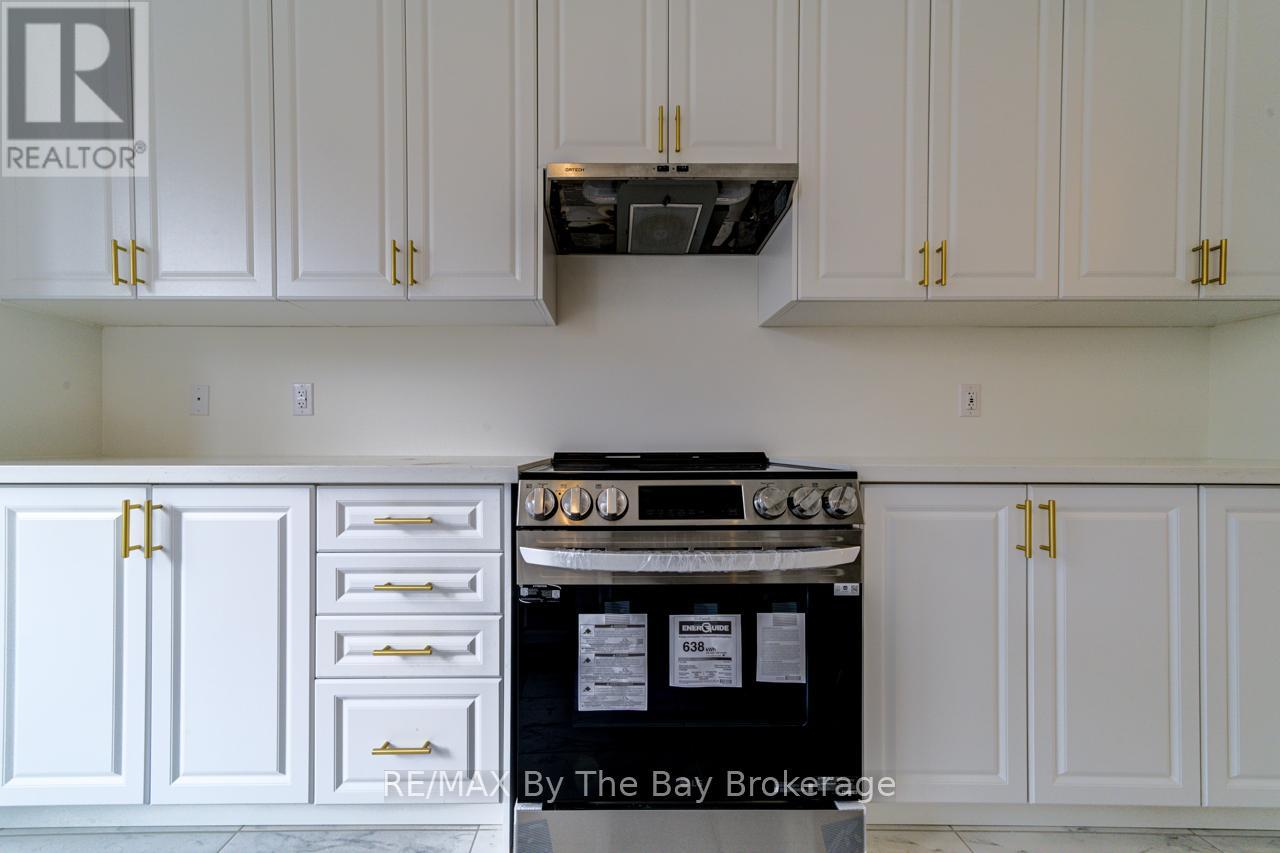 Photo 16 of 41 Del Ray Crescent, Wasaga Beach ON