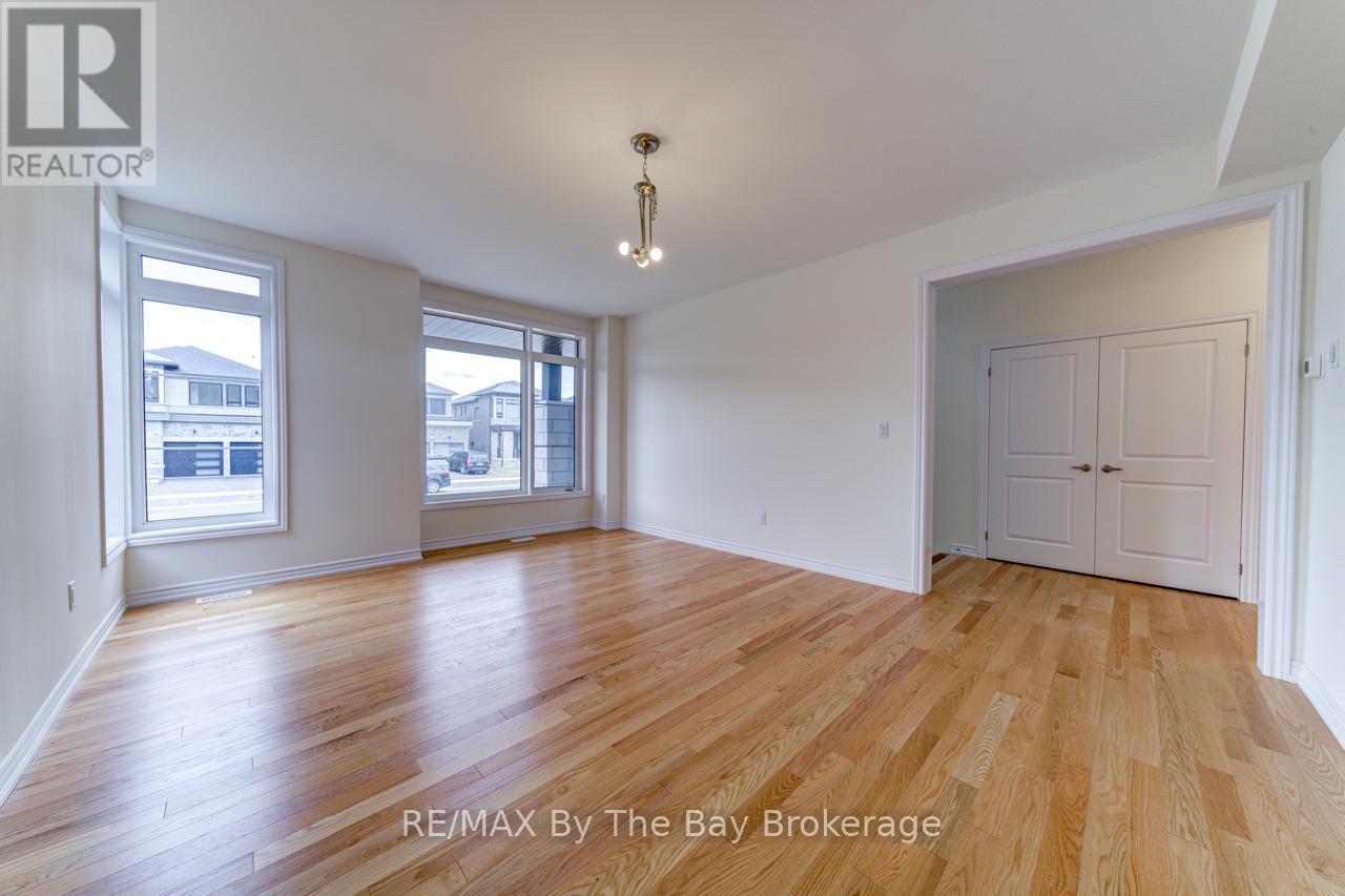 Photo 6 of 41 Del Ray Crescent, Wasaga Beach ON
