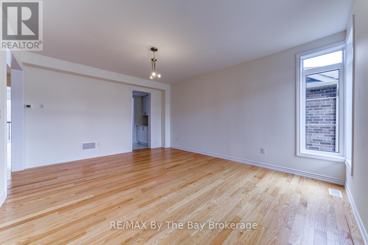 Photo 8 of 41 Del Ray Crescent, Wasaga Beach ON