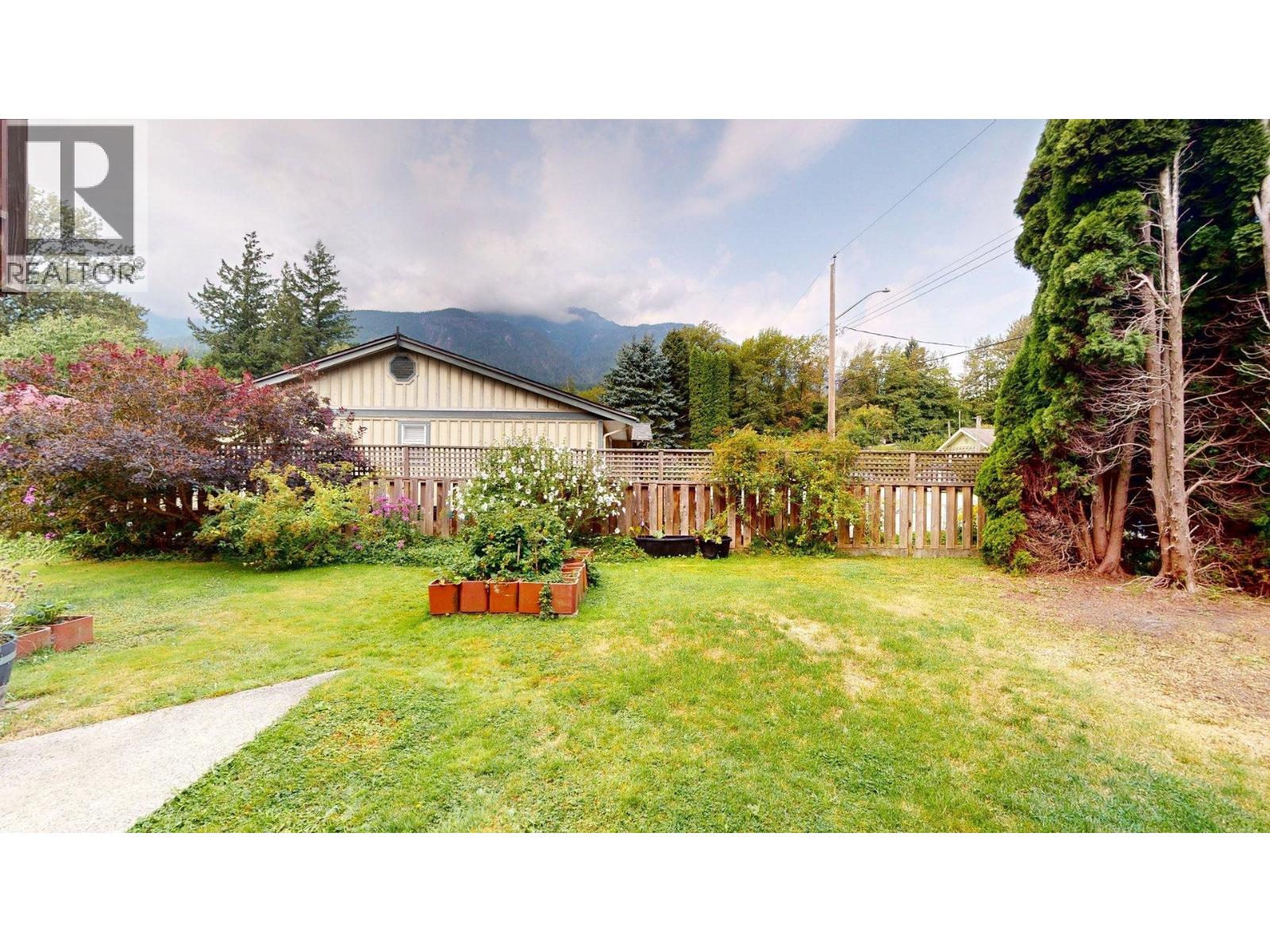 Photo 5 of 41599 Cottonwood Road, Squamish BC