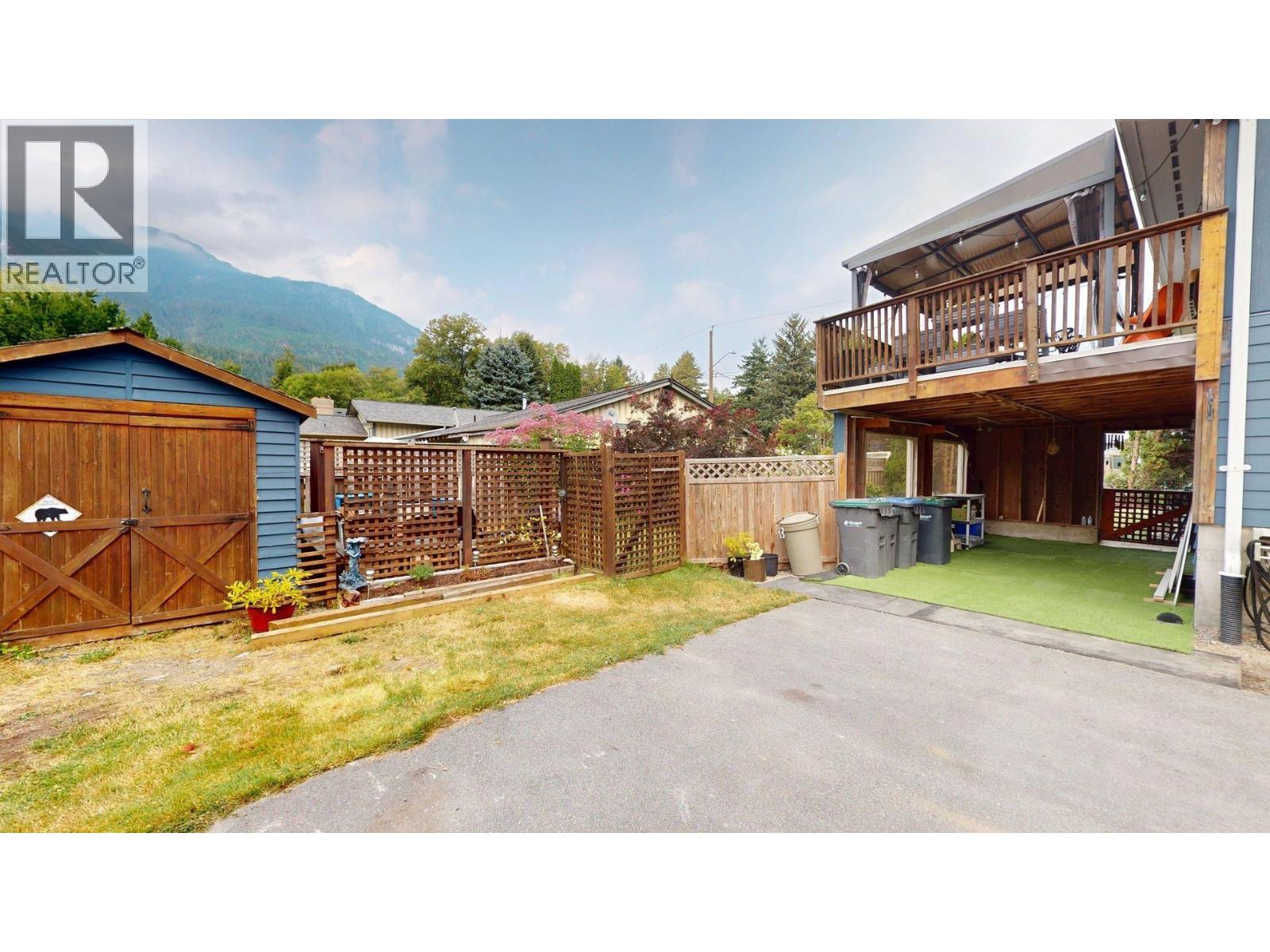 Photo 6 of 41599 Cottonwood Road, Squamish BC