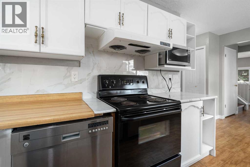 Single Family House for Sale in    Avenue SE Penbrooke Meadows Calgary 