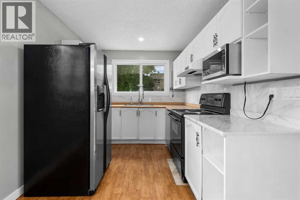 Single Family House for Sale in    Avenue SE Penbrooke Meadows Calgary 