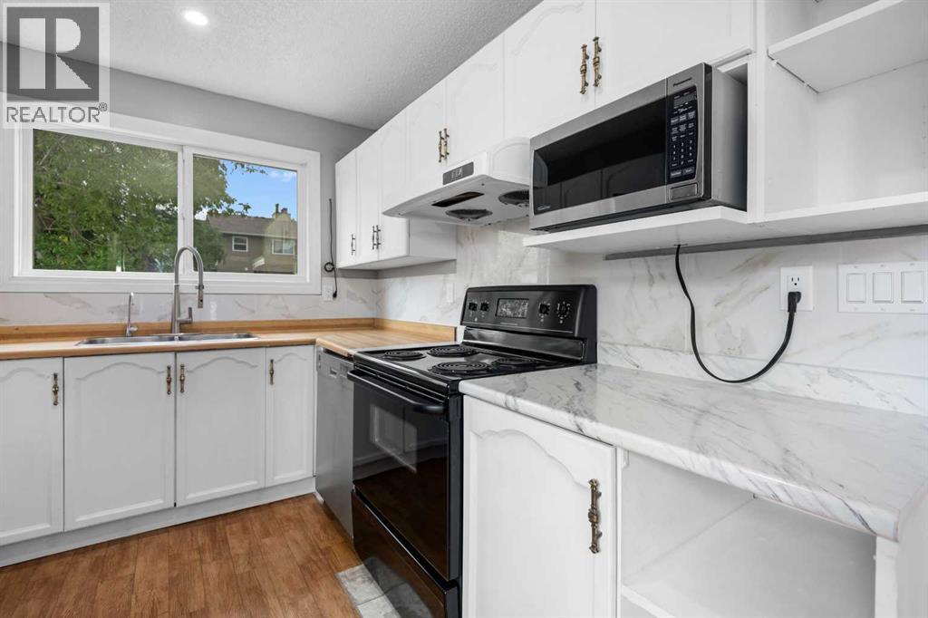 Single Family House for Sale in    Avenue SE Penbrooke Meadows Calgary 