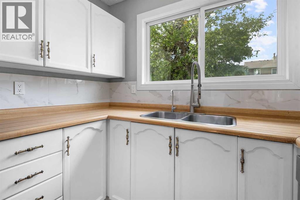 Single Family House for Sale in    Avenue SE Penbrooke Meadows Calgary 
