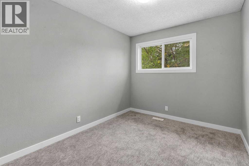 Single Family House for Sale in    Avenue SE Penbrooke Meadows Calgary 