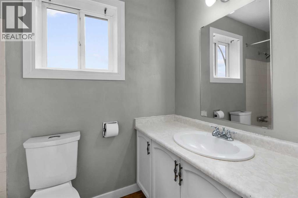 Single Family House for Sale in    Avenue SE Penbrooke Meadows Calgary 