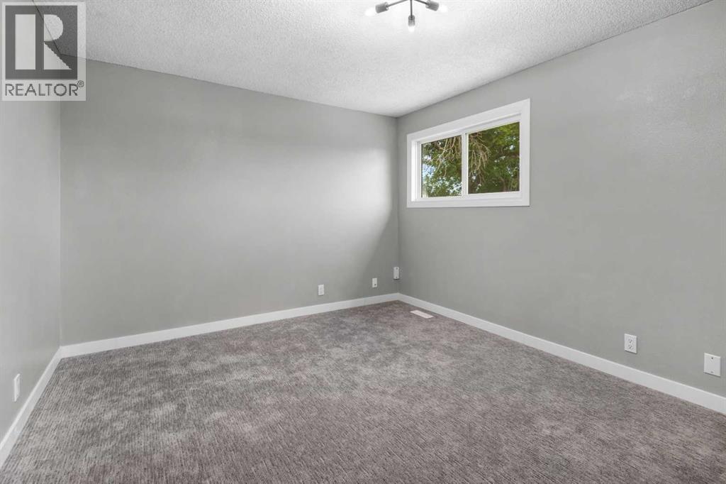 Single Family House for Sale in    Avenue SE Penbrooke Meadows Calgary 