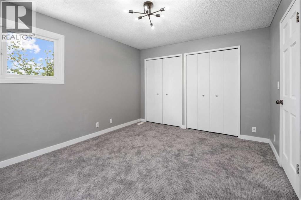 Single Family House for Sale in    Avenue SE Penbrooke Meadows Calgary 