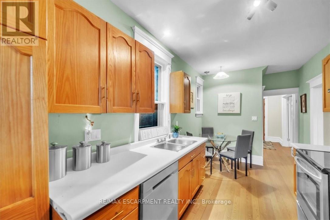 Photo 12 of 21 Sunset Avenue, Hamilton ON