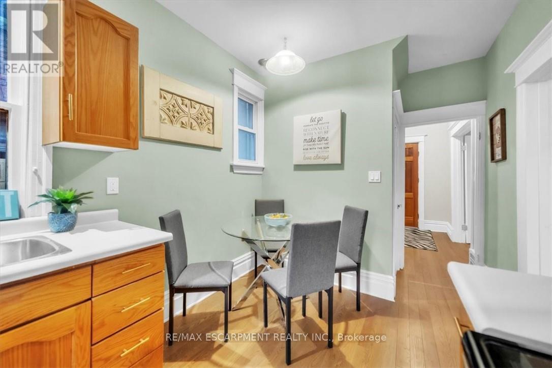 Photo 11 of 21 Sunset Avenue, Hamilton ON