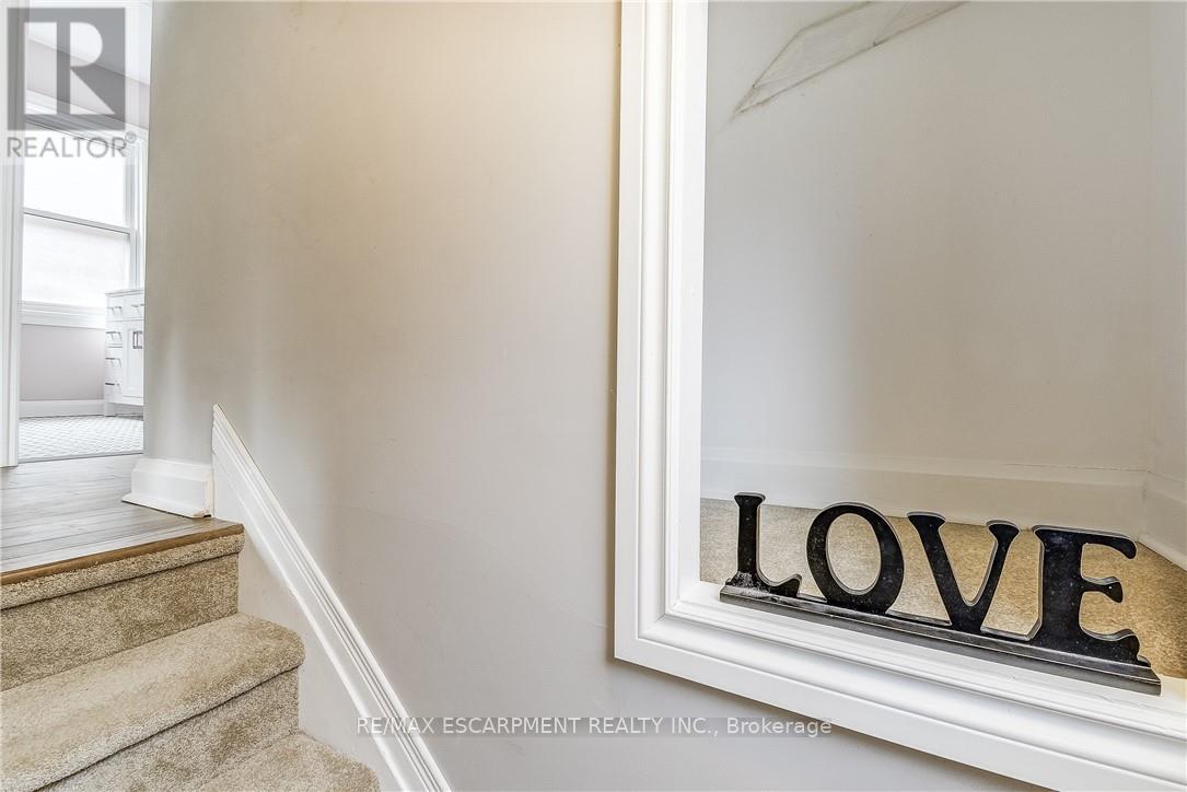 Photo 30 of 21 Sunset Avenue, Hamilton ON