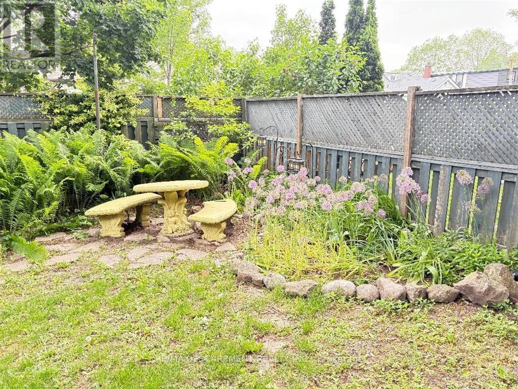 Photo 42 of 21 Sunset Avenue, Hamilton ON