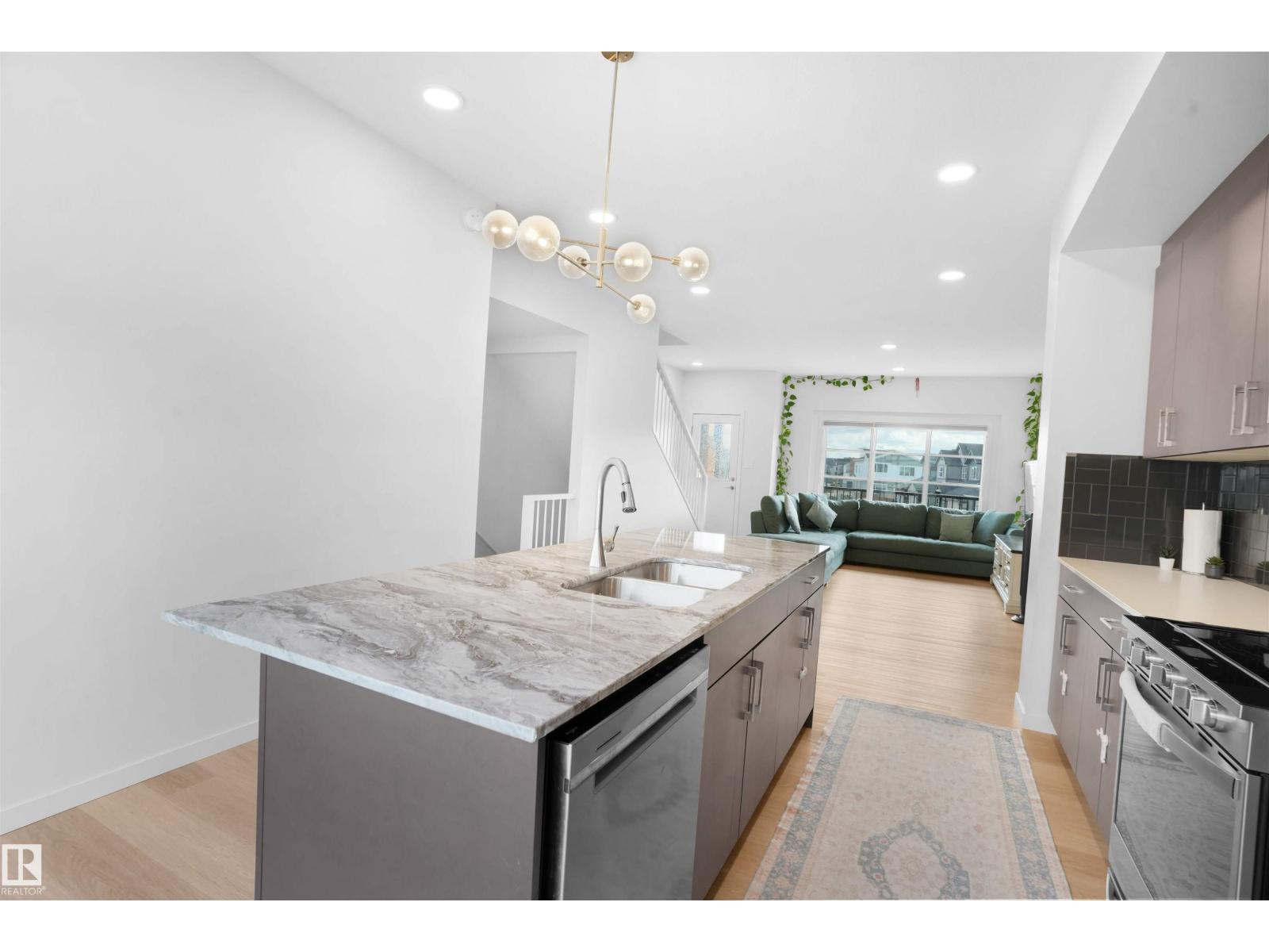 Photo 12 of 510 37 St Sw Sw, Edmonton AB