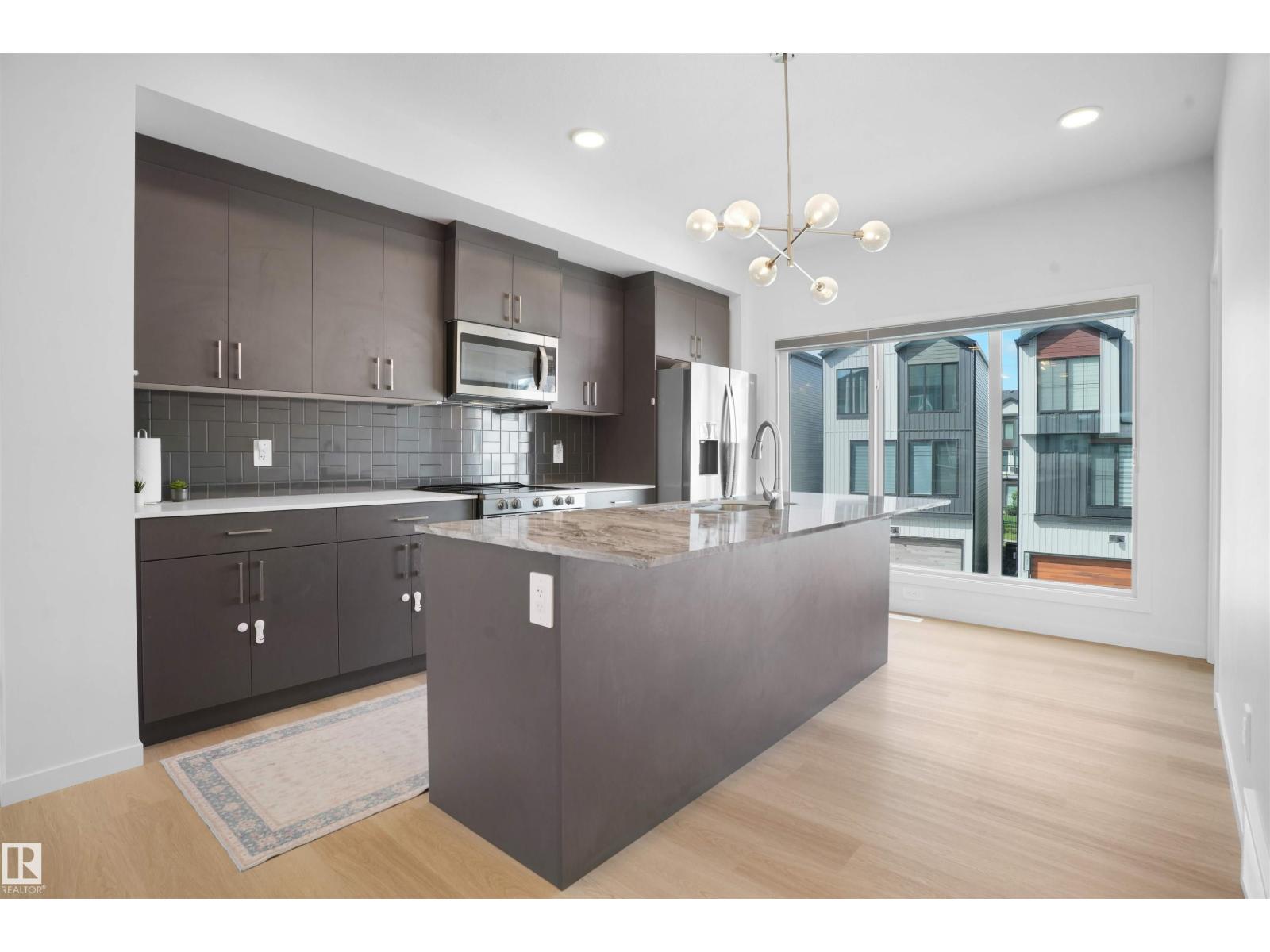 Photo 7 of 510 37 St Sw Sw, Edmonton AB