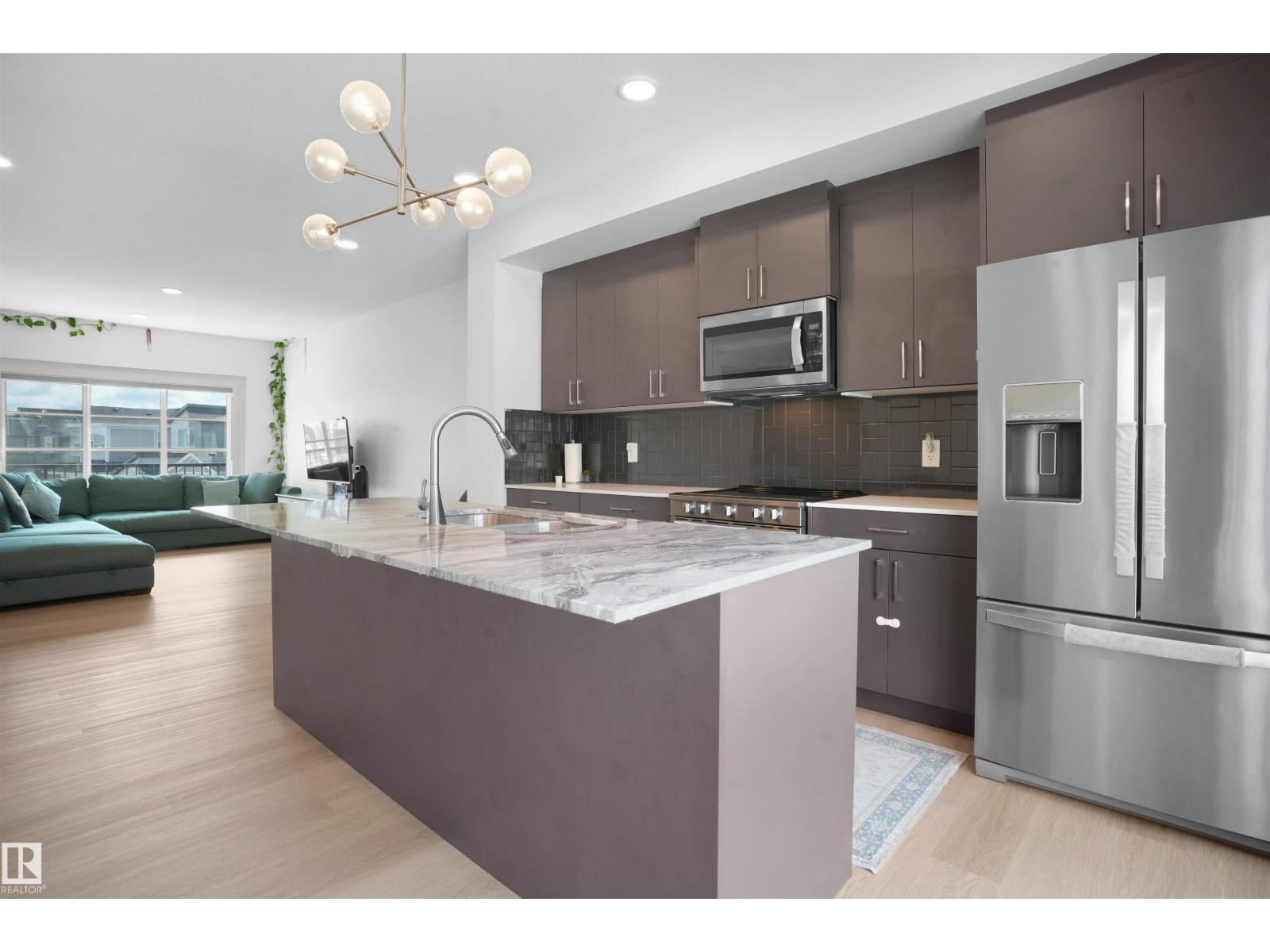 Photo 8 of 510 37 St Sw Sw, Edmonton AB