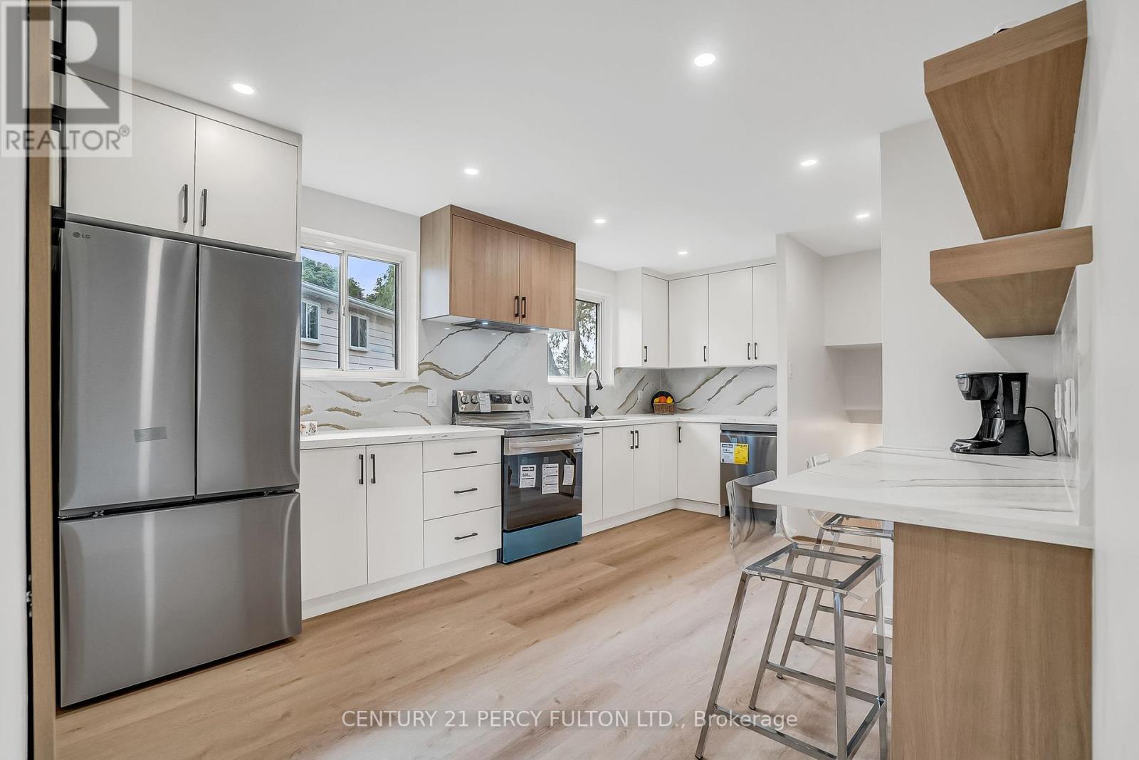 Photo 10 of 33 Pettibone Square, Toronto ON