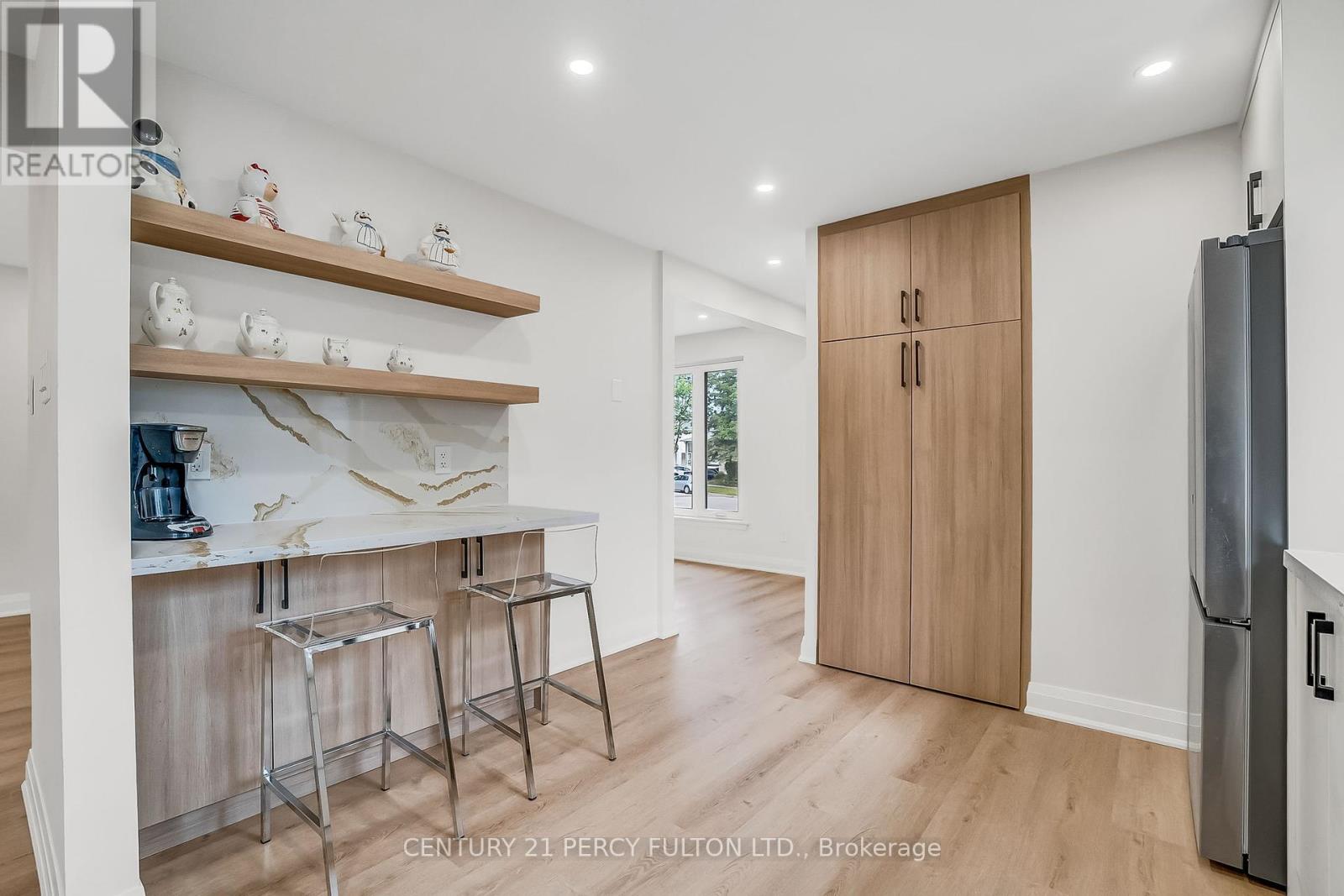 Photo 11 of 33 Pettibone Square, Toronto ON