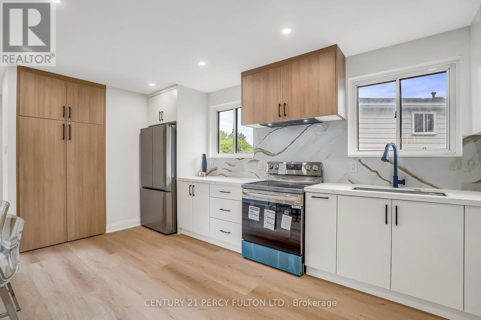 Photo 13 of 33 Pettibone Square, Toronto ON
