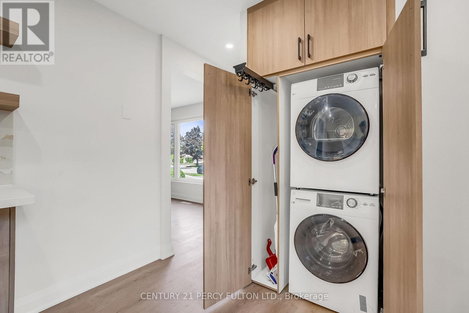 Photo 14 of 33 Pettibone Square, Toronto ON