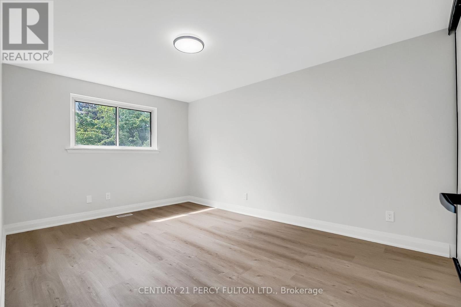 Photo 15 of 33 Pettibone Square, Toronto ON