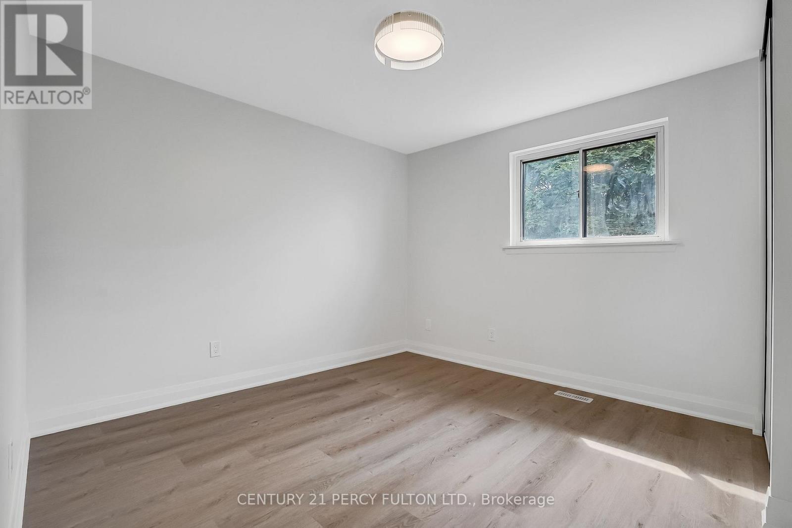 Photo 17 of 33 Pettibone Square, Toronto ON