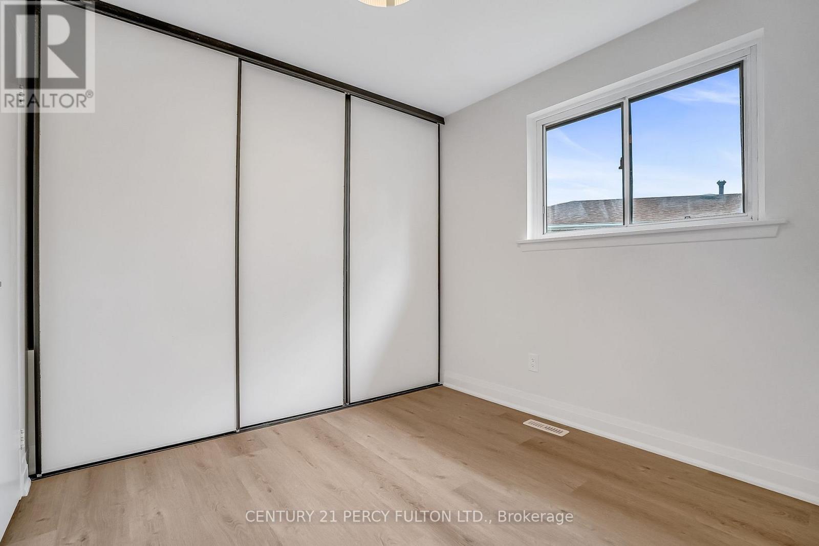 Photo 18 of 33 Pettibone Square, Toronto ON
