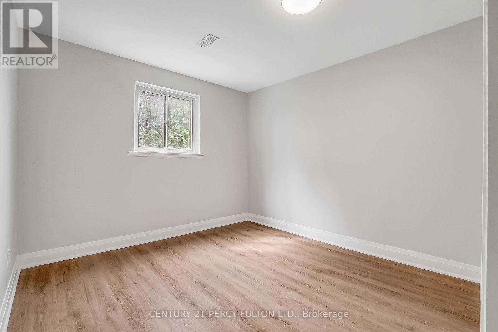 Photo 24 of 33 Pettibone Square, Toronto ON
