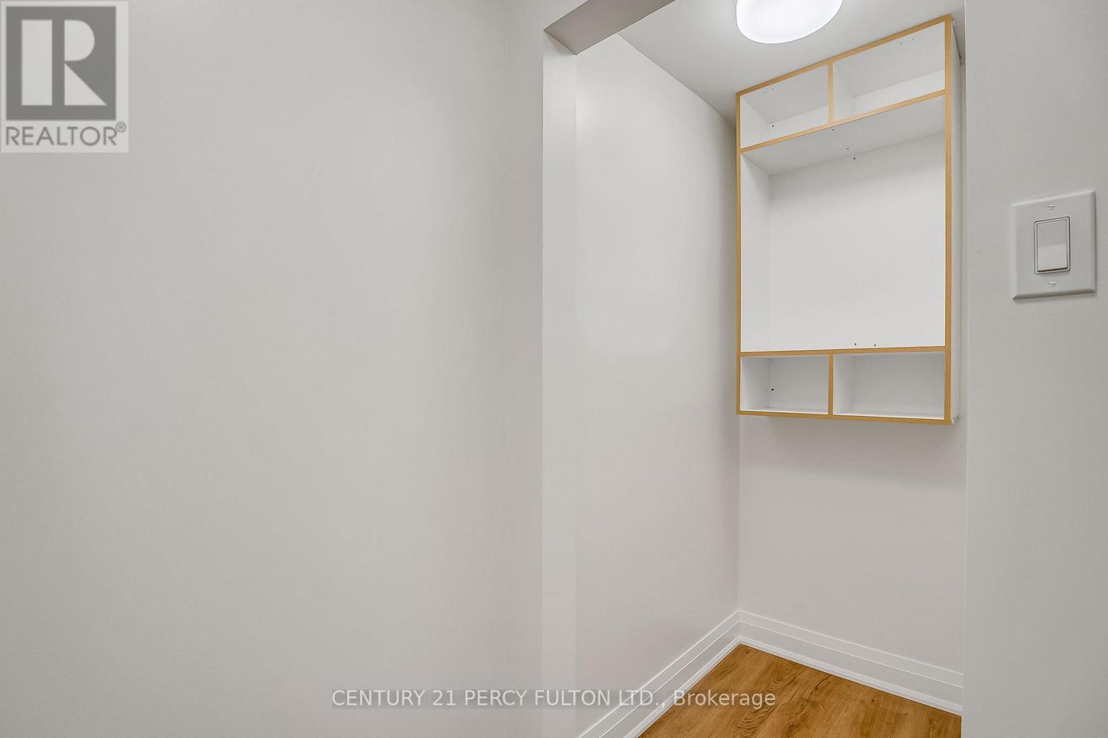Photo 25 of 33 Pettibone Square, Toronto ON