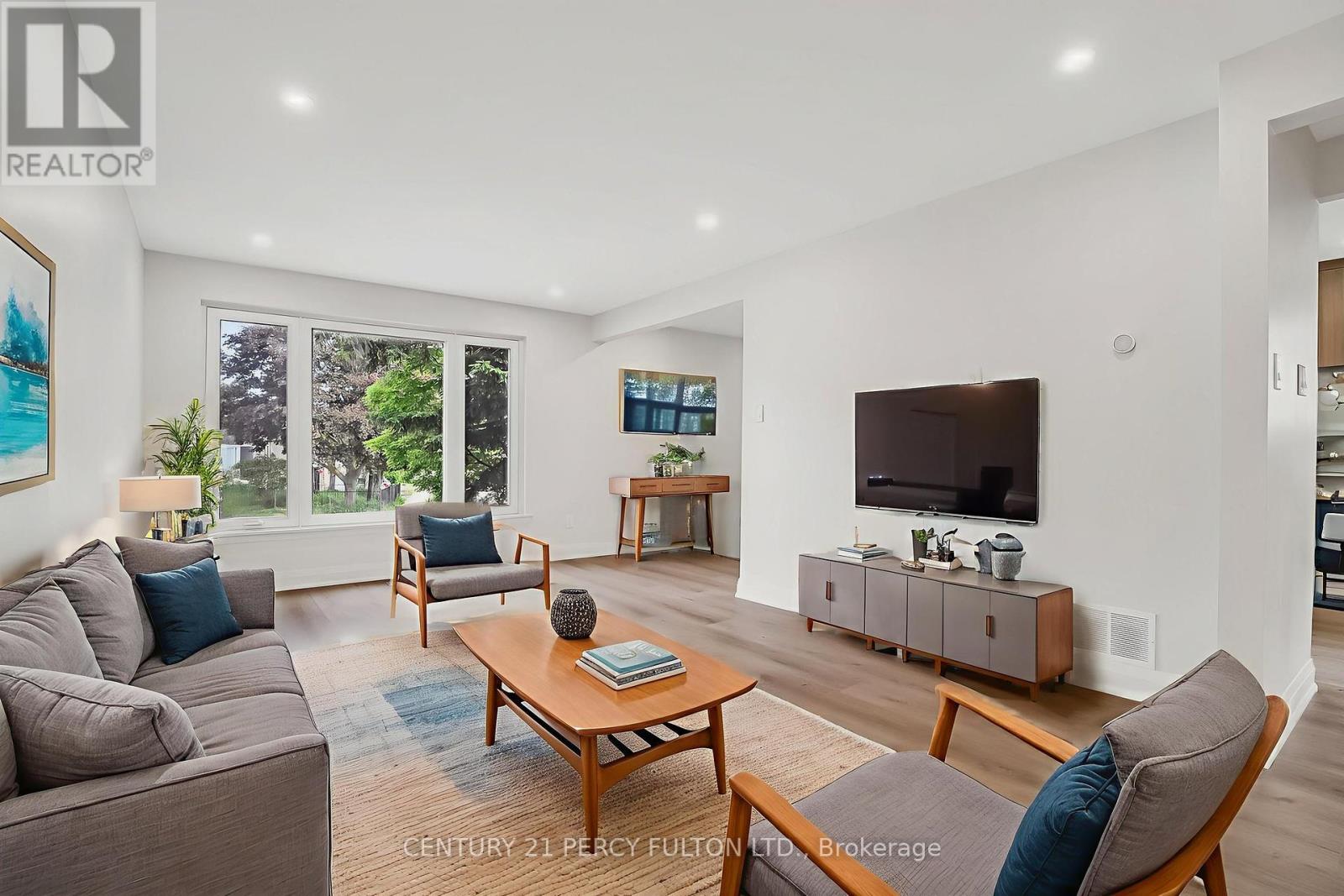 Photo 6 of 33 Pettibone Square, Toronto ON