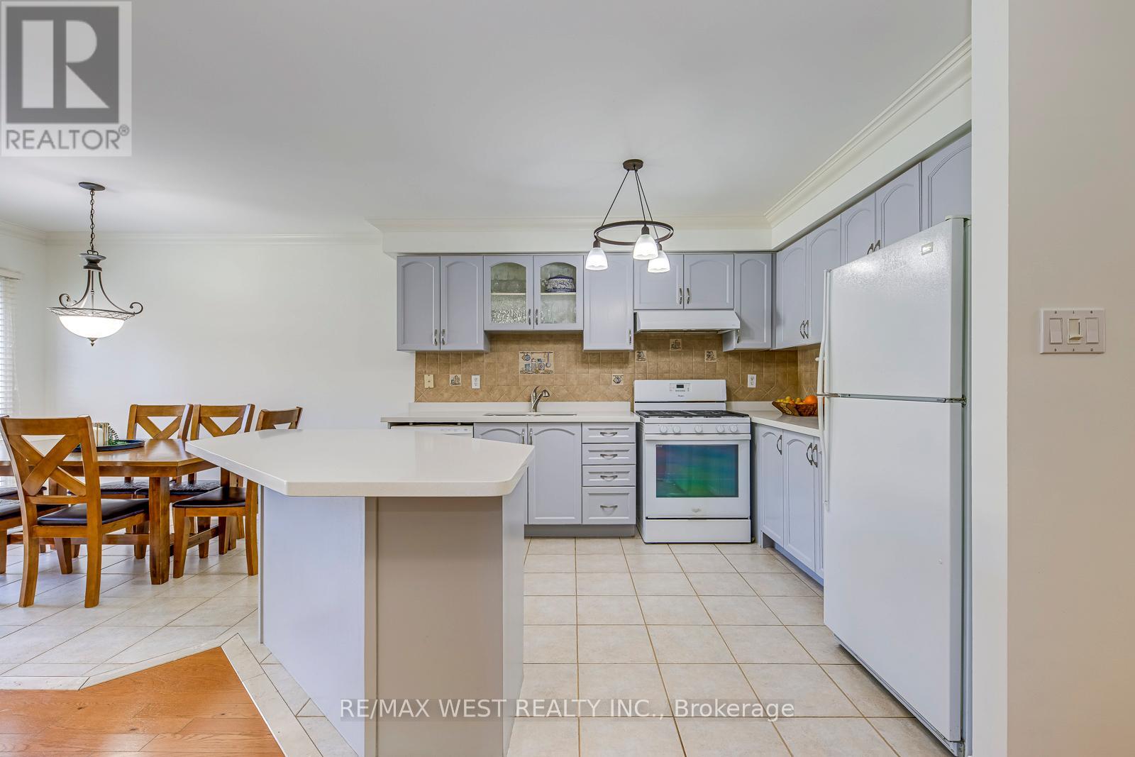 Photo 35 of 56 Laura Sabrina Drive, Vaughan ON