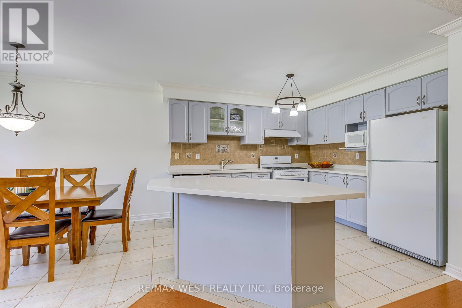 Photo 26 of 56 Laura Sabrina Drive, Vaughan ON
