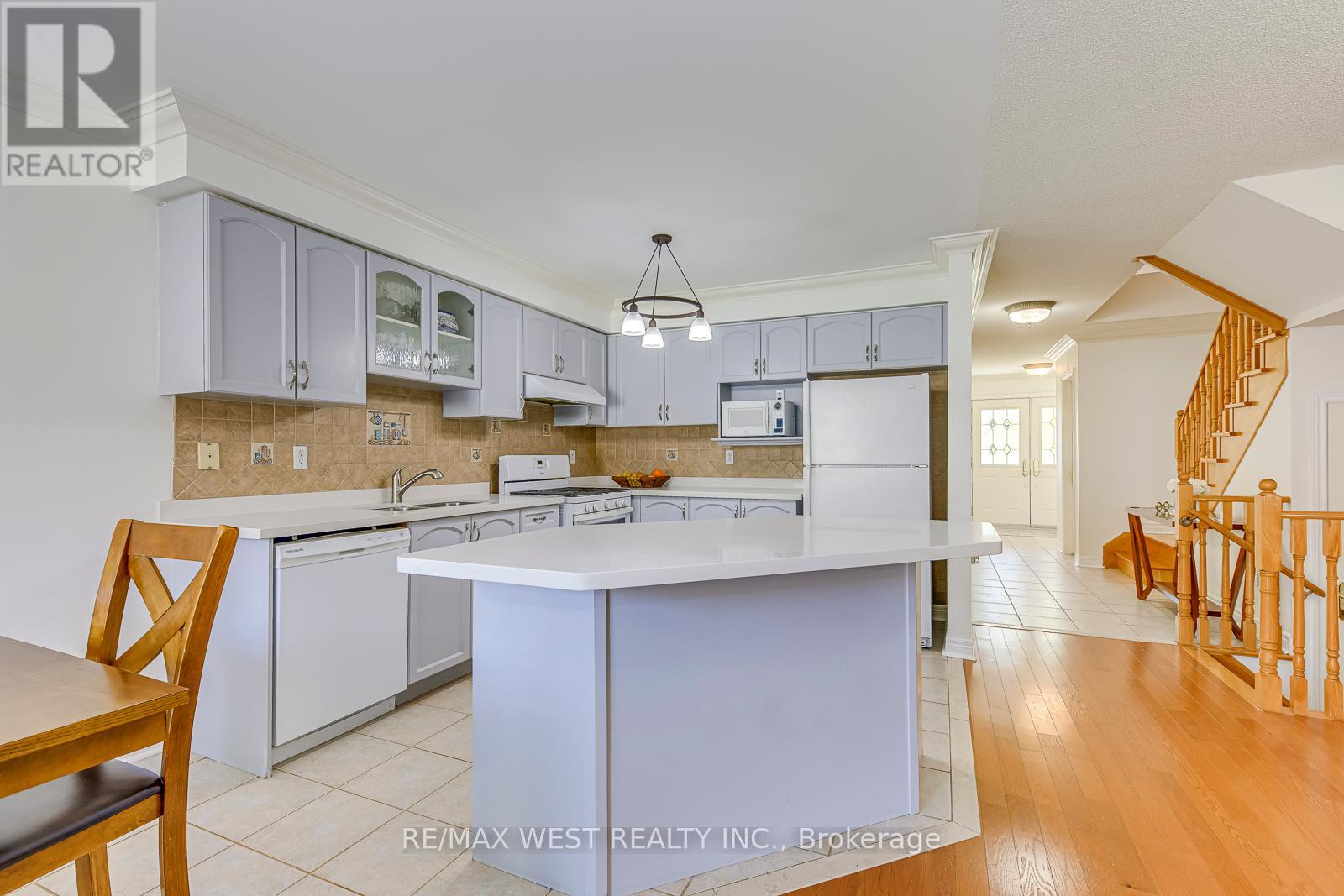 Photo 19 of 56 Laura Sabrina Drive, Vaughan ON