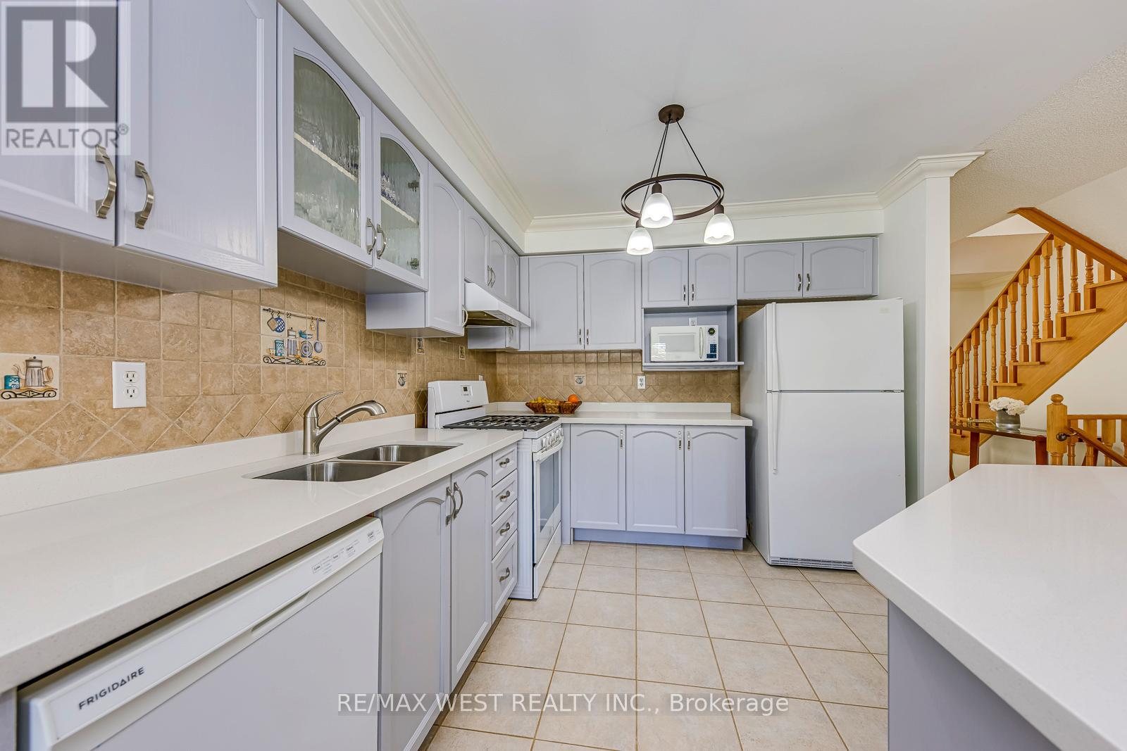 Photo 39 of 56 Laura Sabrina Drive, Vaughan ON
