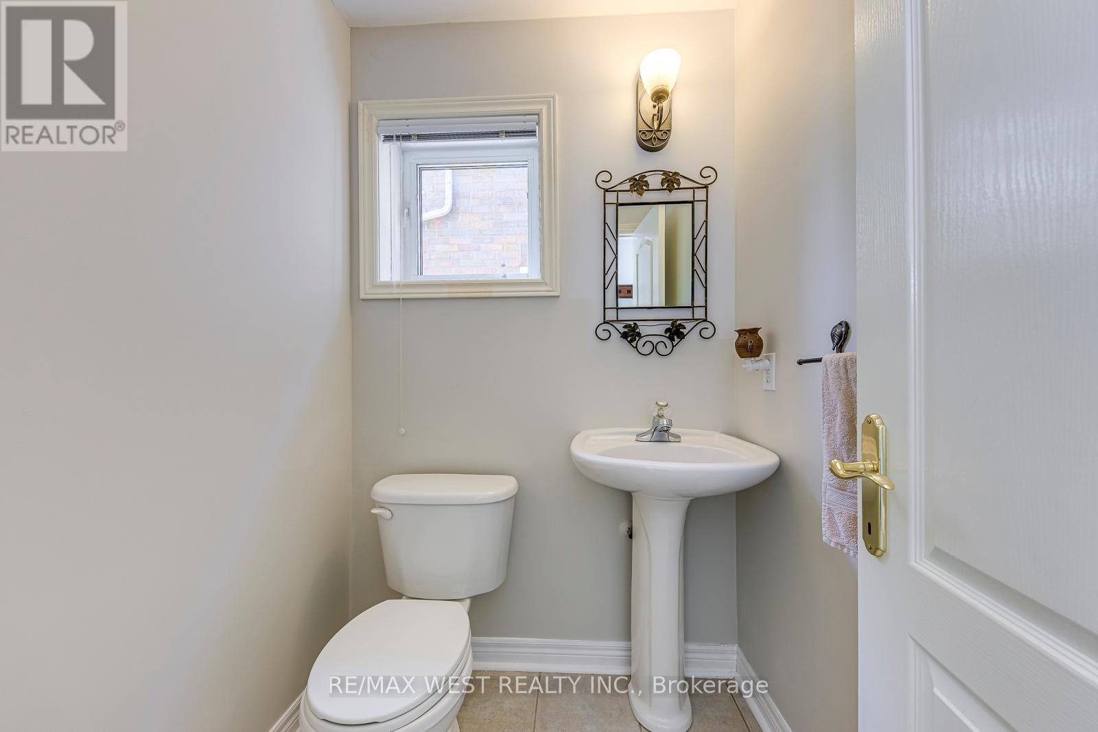 Photo 32 of 56 Laura Sabrina Drive, Vaughan ON