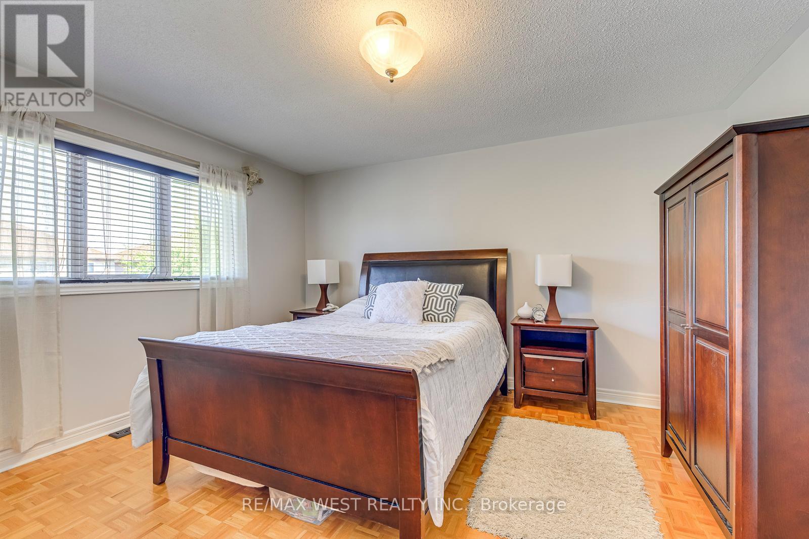 Photo 43 of 56 Laura Sabrina Drive, Vaughan ON