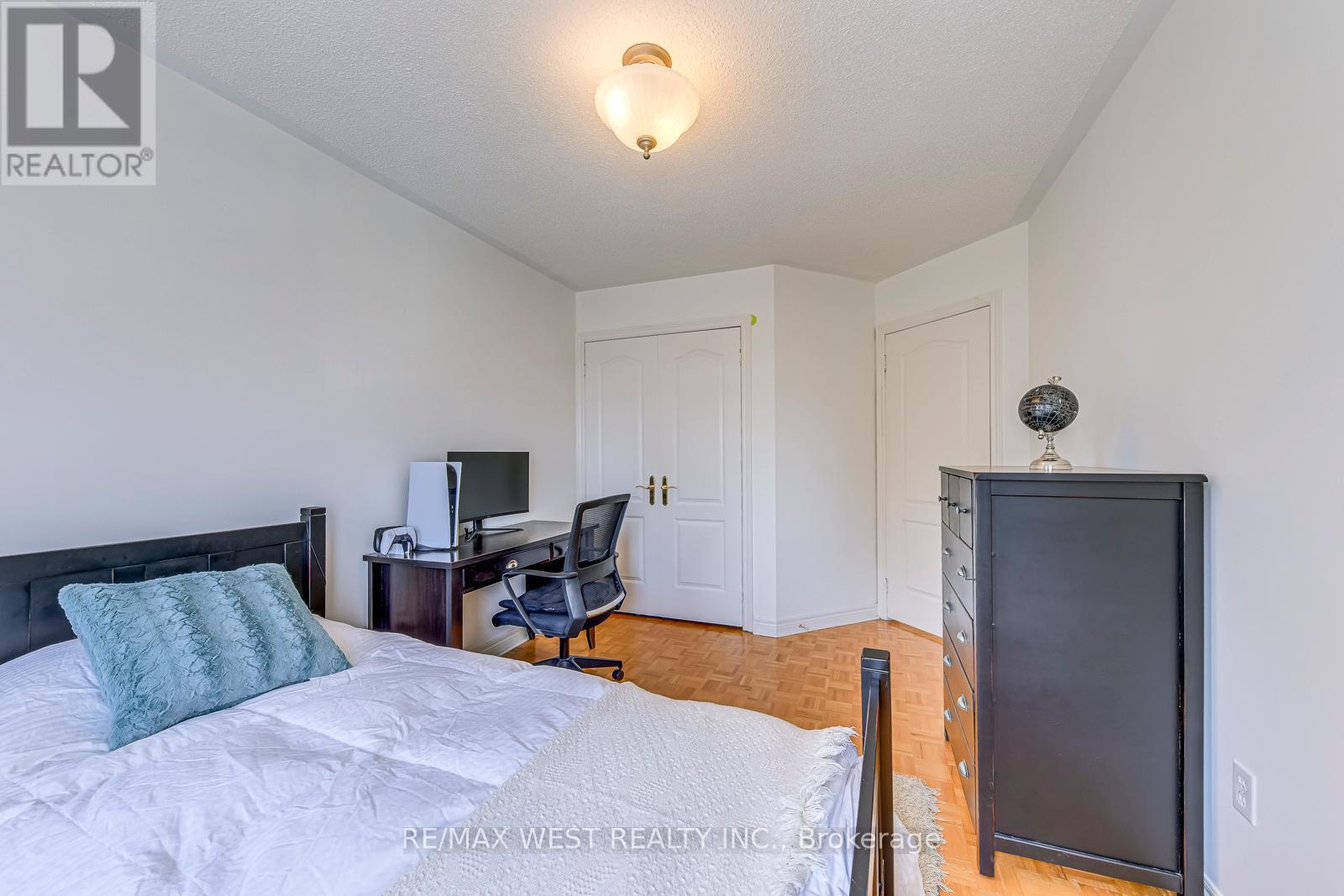 Photo 28 of 56 Laura Sabrina Drive, Vaughan ON